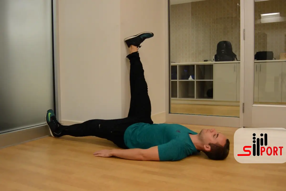 کشش عضله پشتی ران با دیوار